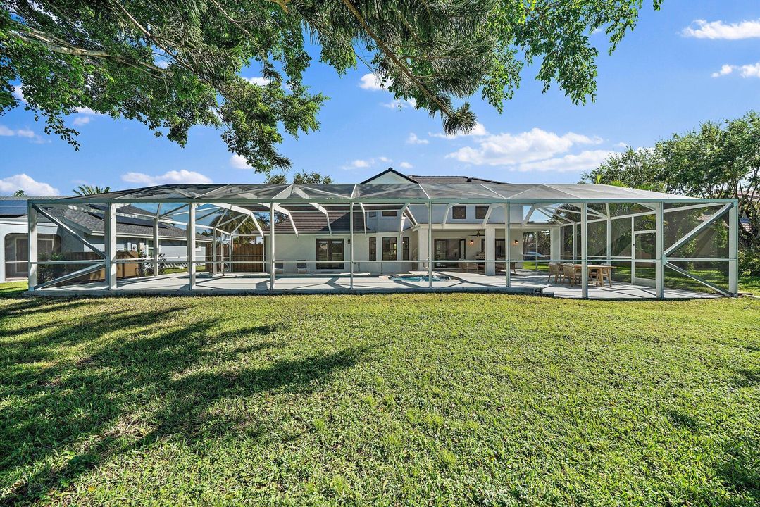 合同活跃: $1,165,000 (5 贝兹, 3 浴室, 2652 平方英尺)