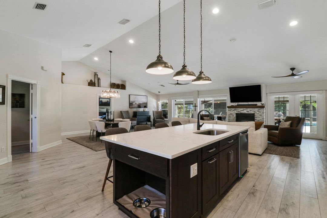 На продажу: $749,900 (4 спален, 2 ванн, 2474 Квадратных фут)