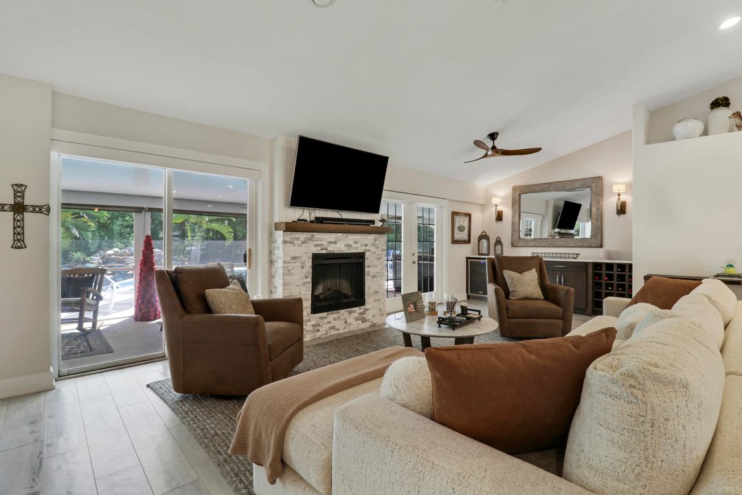 На продажу: $749,900 (4 спален, 2 ванн, 2474 Квадратных фут)