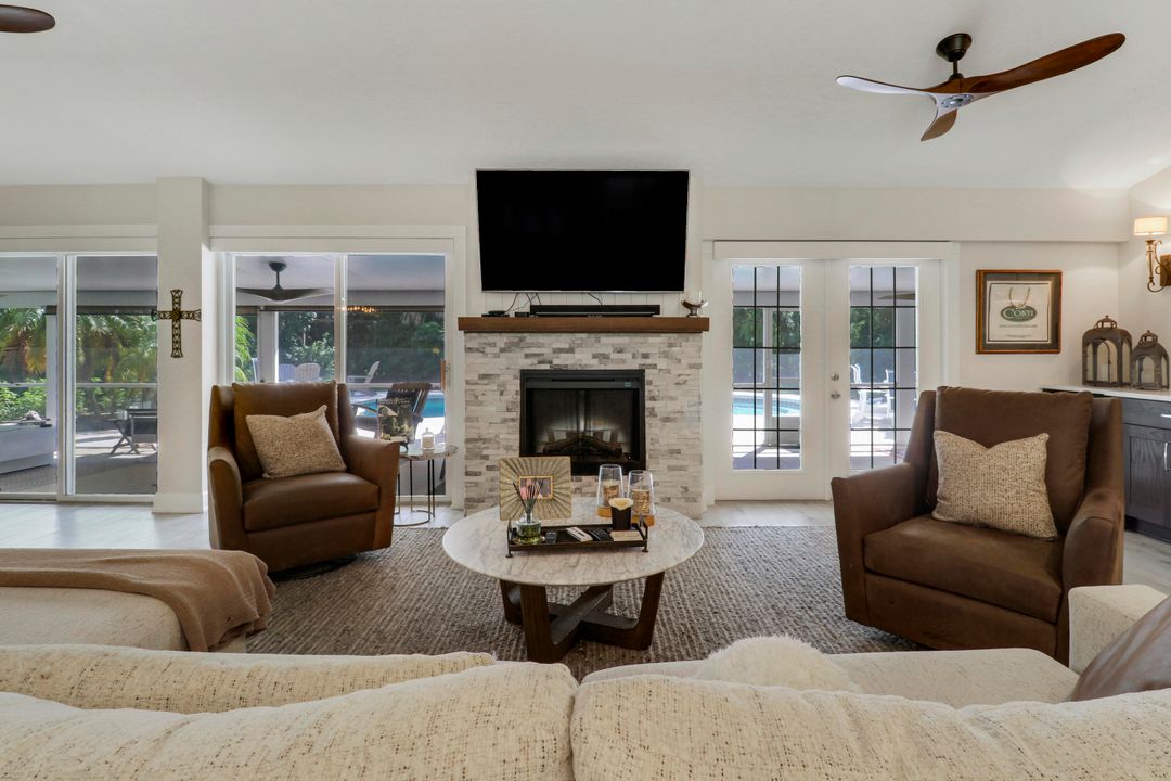 На продажу: $749,900 (4 спален, 2 ванн, 2474 Квадратных фут)