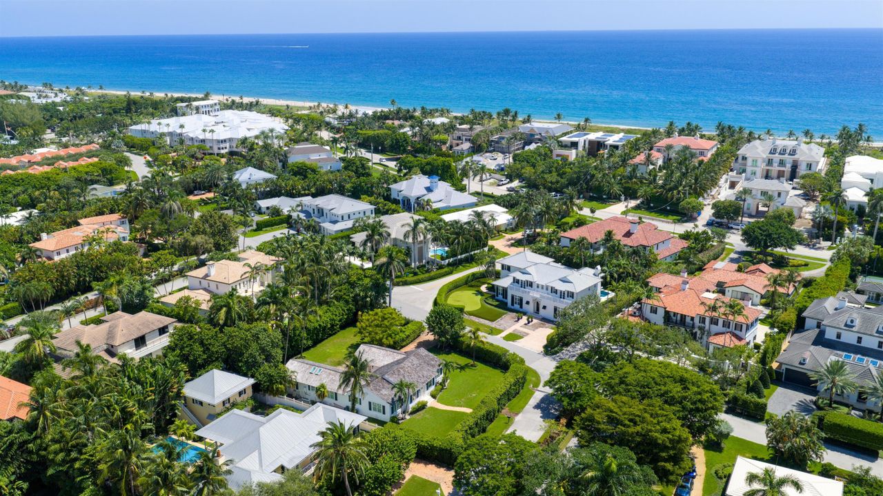 出租: $35,000 (4 贝兹, 2 浴室, 3100 平方英尺)