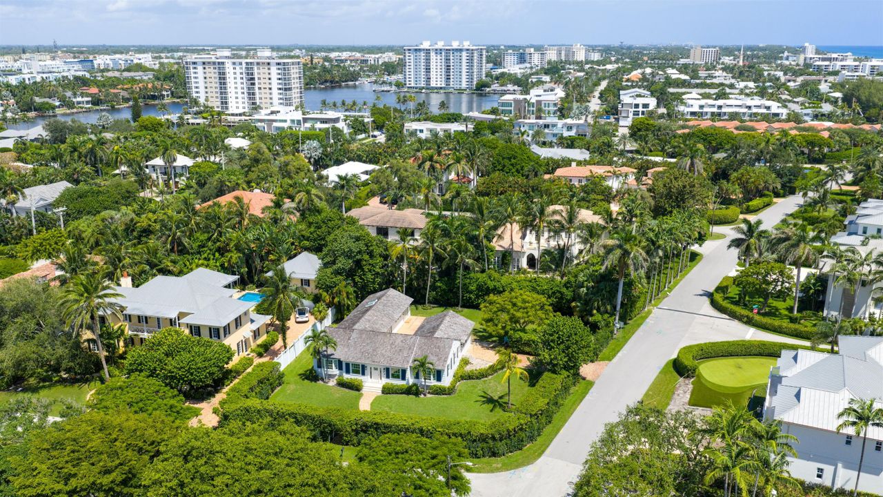 出租: $35,000 (4 贝兹, 2 浴室, 3100 平方英尺)