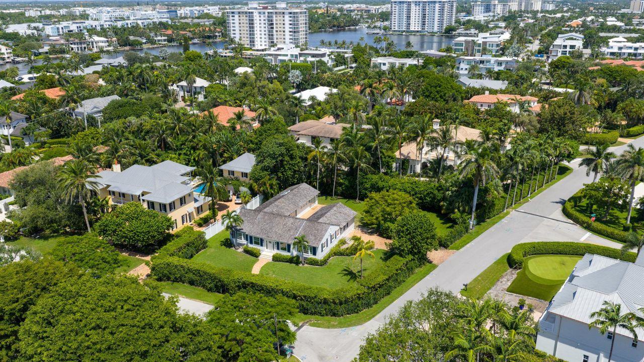 出租: $35,000 (4 贝兹, 2 浴室, 3100 平方英尺)