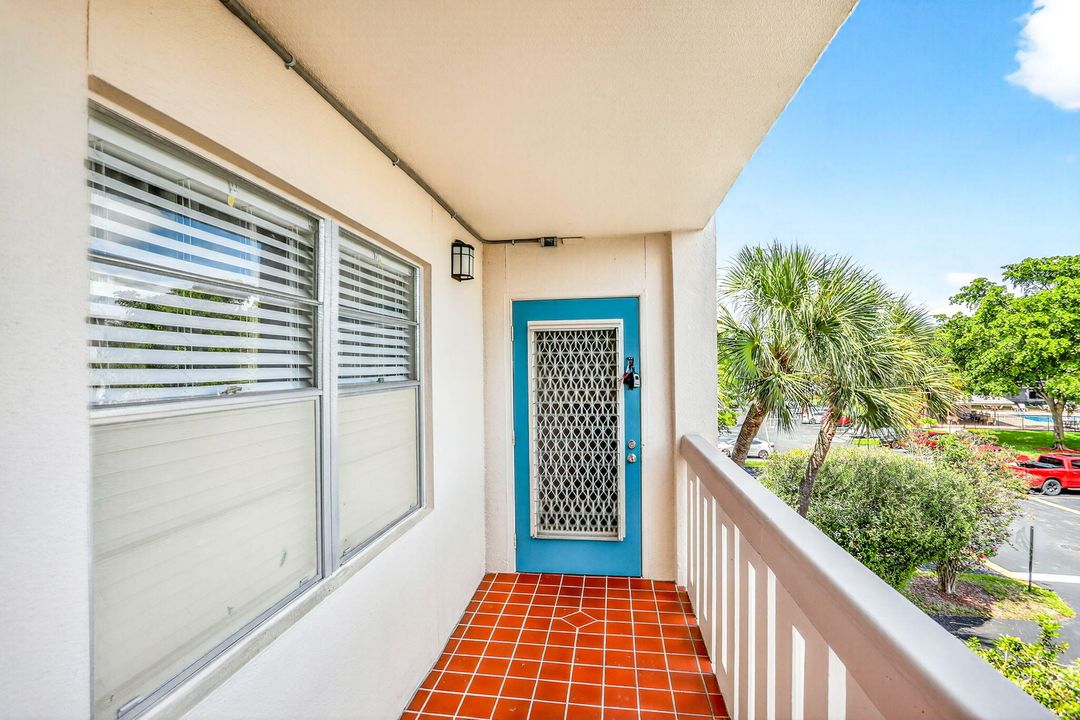 合同活跃: $149,000 (2 贝兹, 2 浴室, 1291 平方英尺)