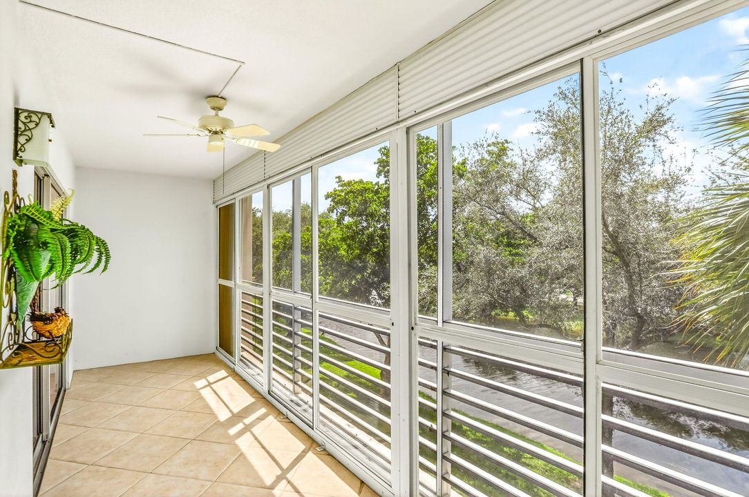 合同活跃: $149,000 (2 贝兹, 2 浴室, 1291 平方英尺)