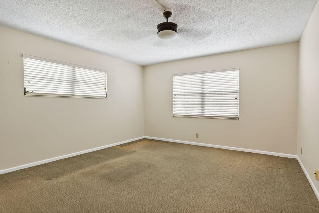 合同活跃: $149,000 (2 贝兹, 2 浴室, 1291 平方英尺)