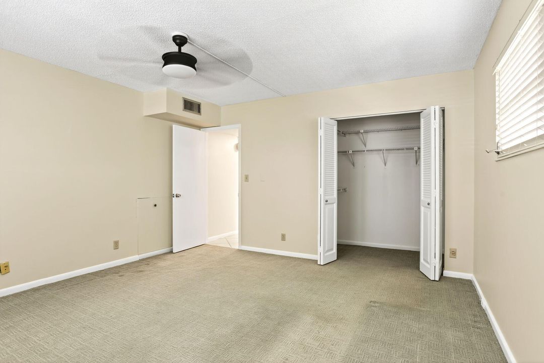 合同活跃: $149,000 (2 贝兹, 2 浴室, 1291 平方英尺)