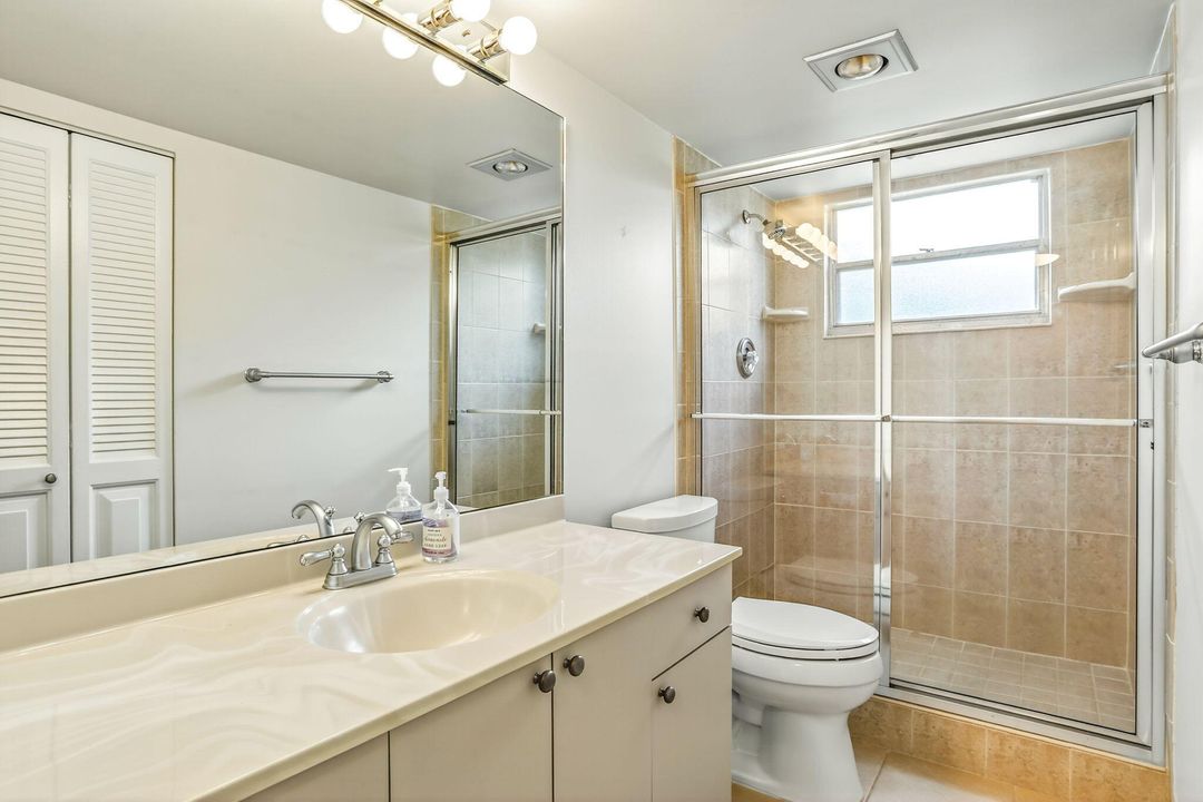 合同活跃: $149,000 (2 贝兹, 2 浴室, 1291 平方英尺)