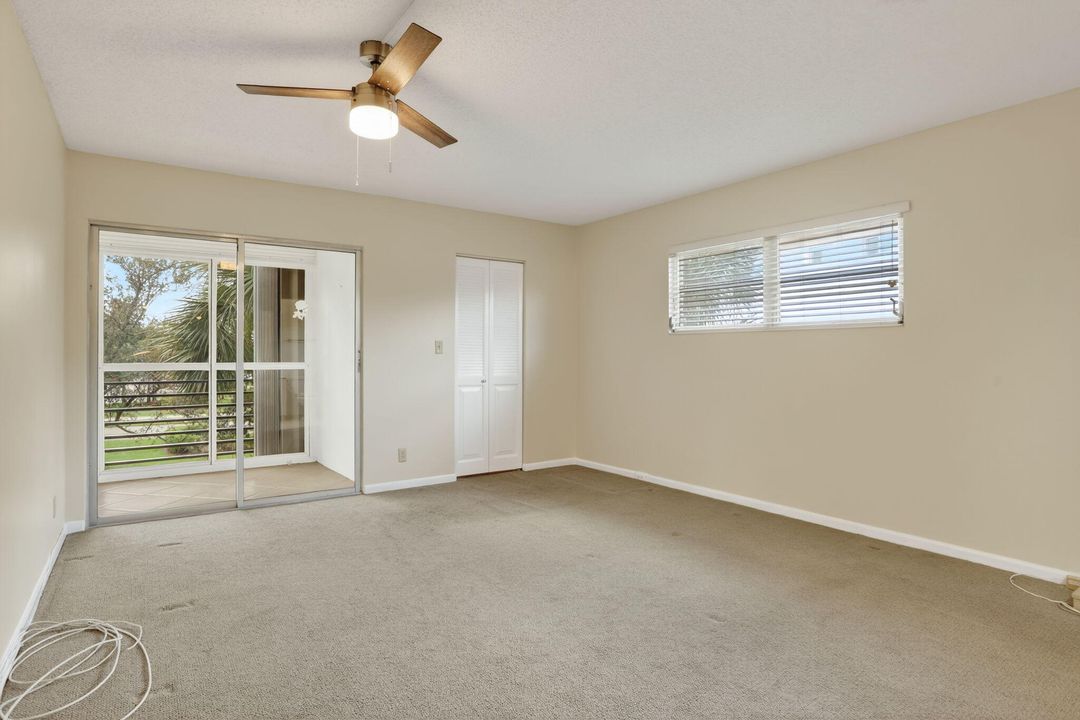 合同活跃: $149,000 (2 贝兹, 2 浴室, 1291 平方英尺)