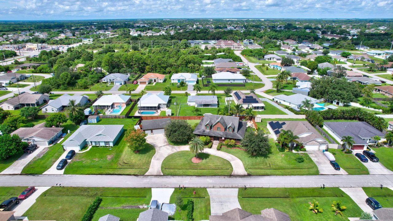 For Sale: $574,999 (3 beds, 3 baths, 2895 Square Feet)