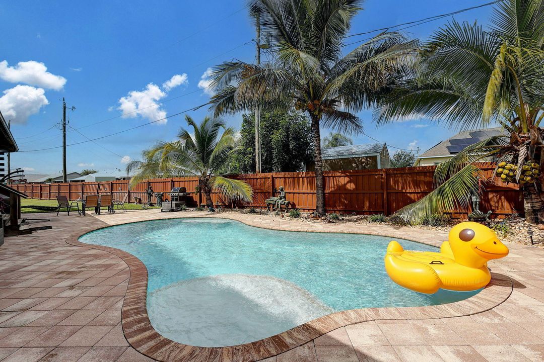 For Sale: $574,999 (3 beds, 3 baths, 2895 Square Feet)