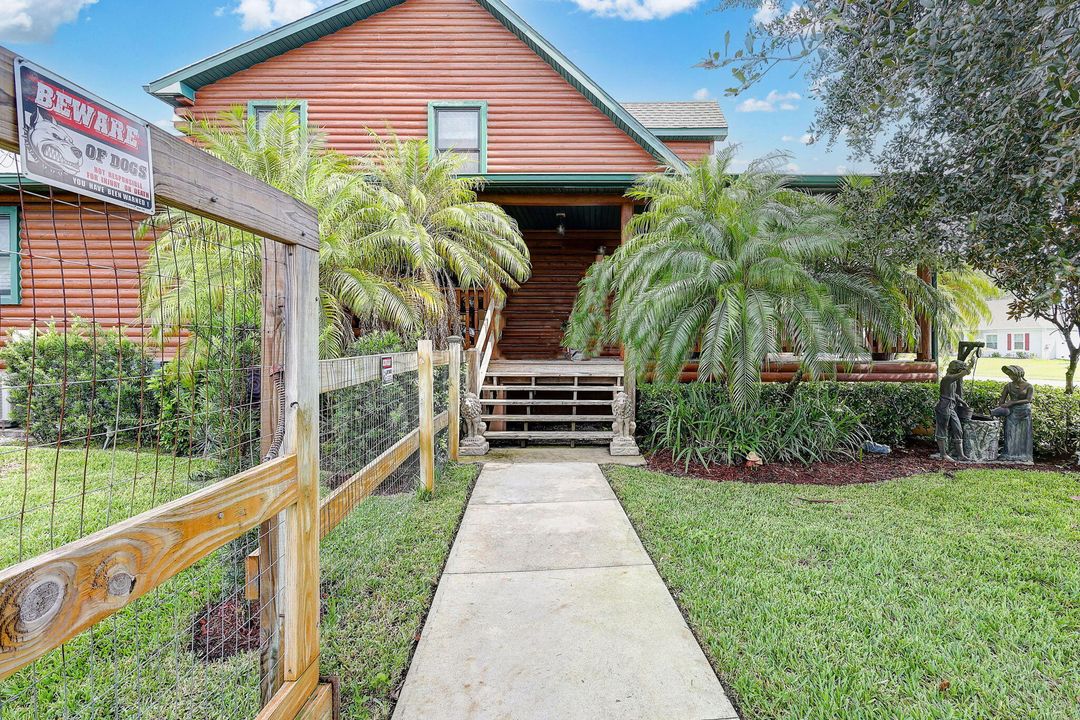 For Sale: $574,999 (3 beds, 3 baths, 2895 Square Feet)