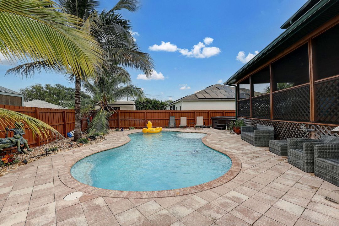 For Sale: $574,999 (3 beds, 3 baths, 2895 Square Feet)