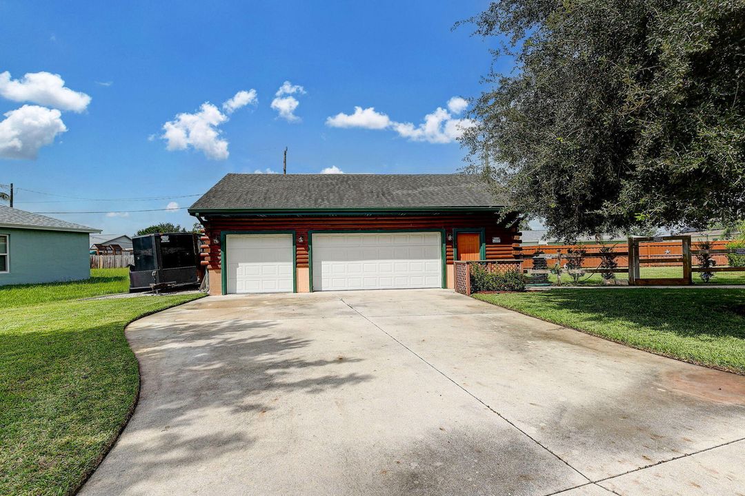 For Sale: $574,999 (3 beds, 3 baths, 2895 Square Feet)