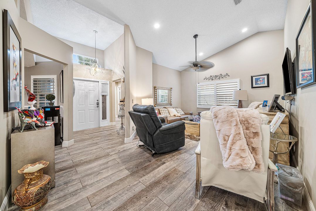 For Sale: $395,000 (2 beds, 2 baths, 1634 Square Feet)