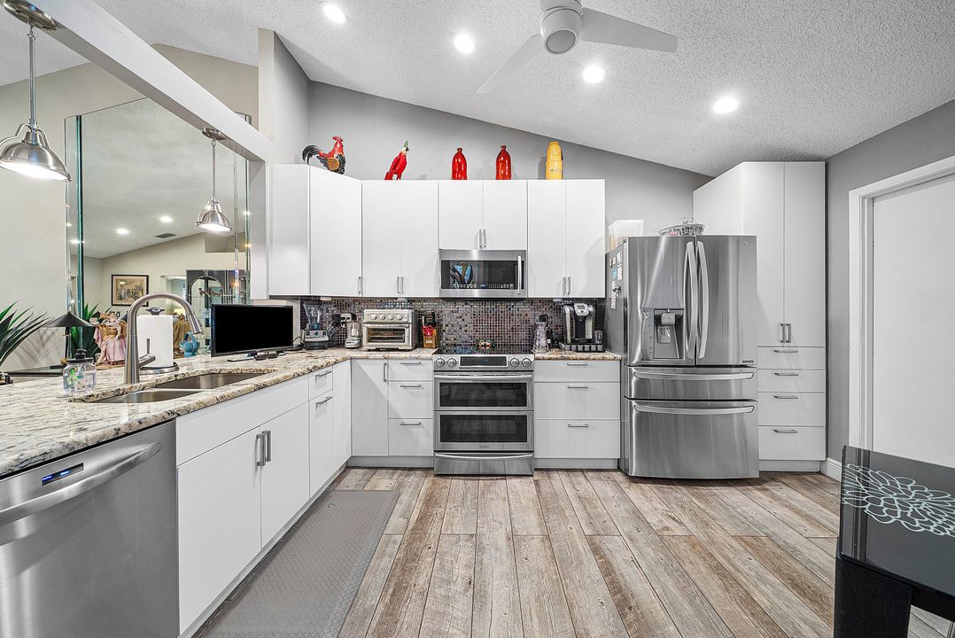 For Sale: $395,000 (2 beds, 2 baths, 1634 Square Feet)