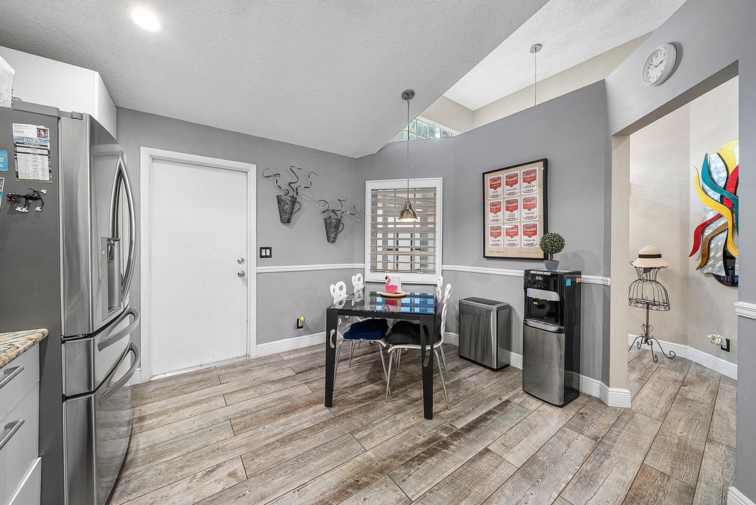 For Sale: $395,000 (2 beds, 2 baths, 1634 Square Feet)