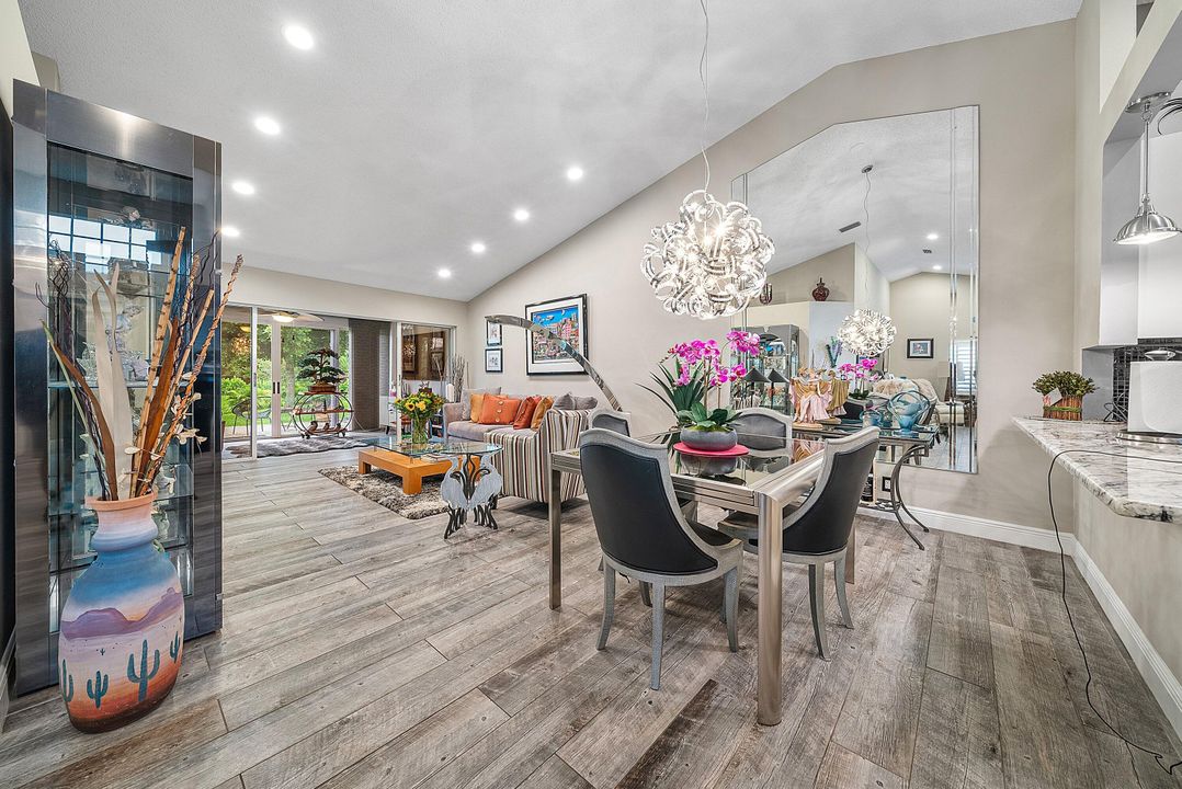 For Sale: $395,000 (2 beds, 2 baths, 1634 Square Feet)