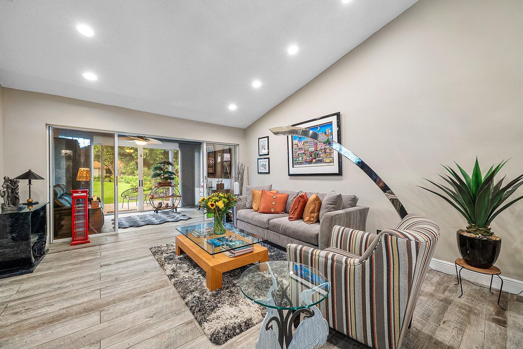 For Sale: $395,000 (2 beds, 2 baths, 1634 Square Feet)