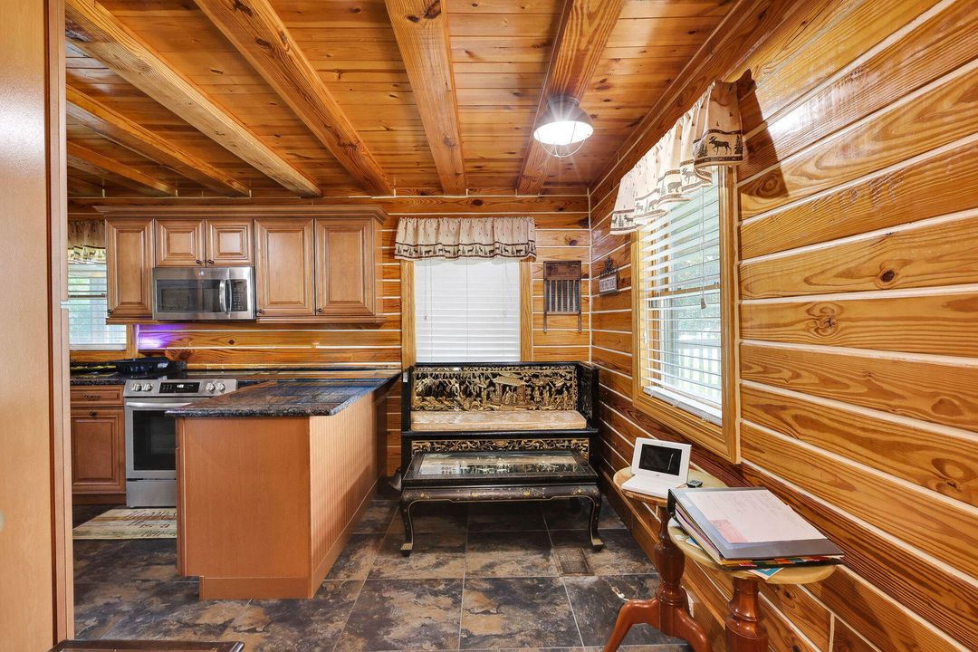 For Sale: $574,999 (3 beds, 3 baths, 2895 Square Feet)