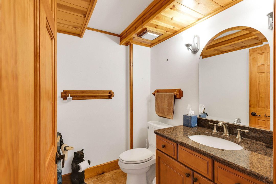 For Sale: $574,999 (3 beds, 3 baths, 2895 Square Feet)