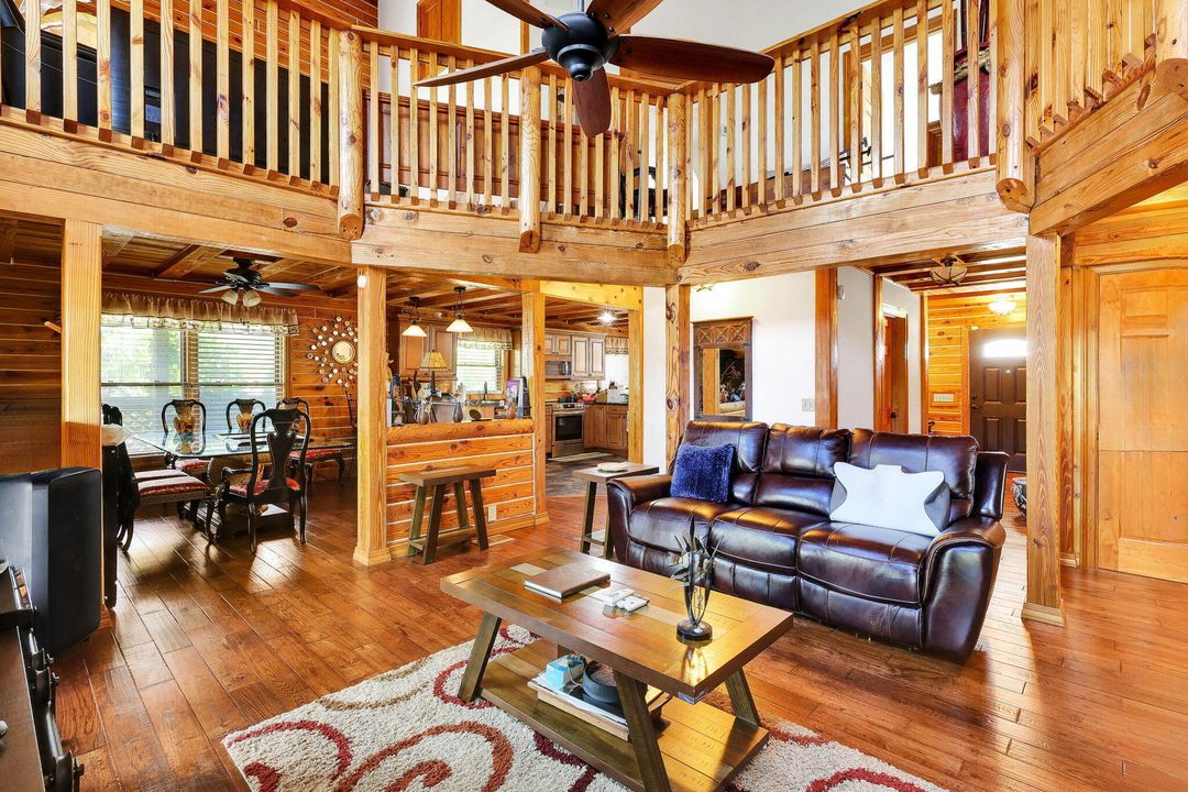 For Sale: $574,999 (3 beds, 3 baths, 2895 Square Feet)