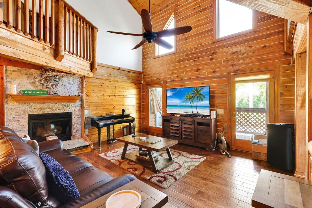 For Sale: $574,999 (3 beds, 3 baths, 2895 Square Feet)