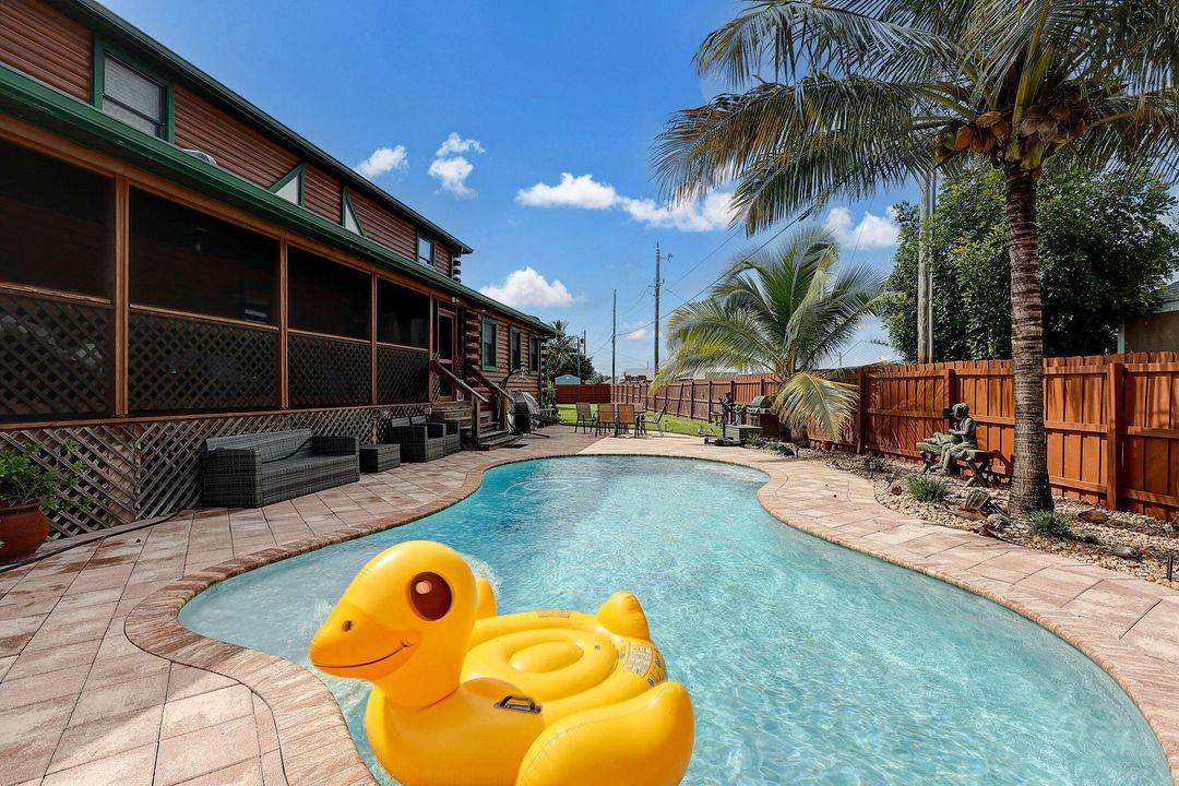 For Sale: $574,999 (3 beds, 3 baths, 2895 Square Feet)