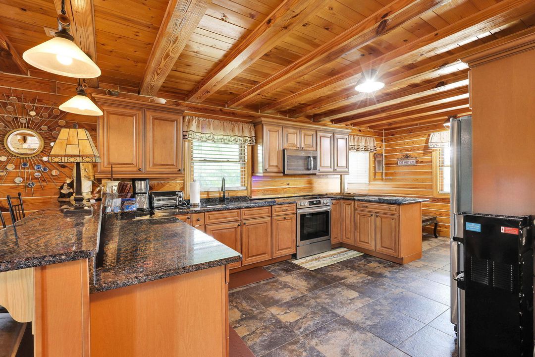 For Sale: $574,999 (3 beds, 3 baths, 2895 Square Feet)