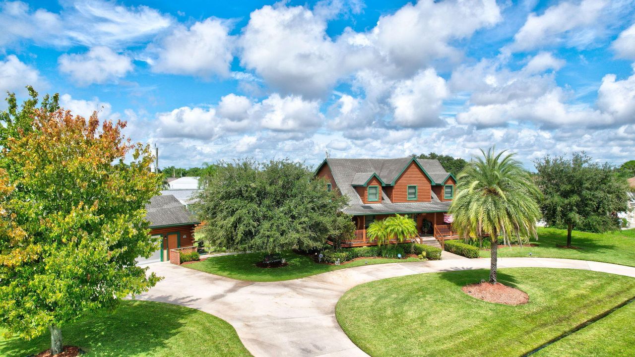 For Sale: $574,999 (3 beds, 3 baths, 2895 Square Feet)