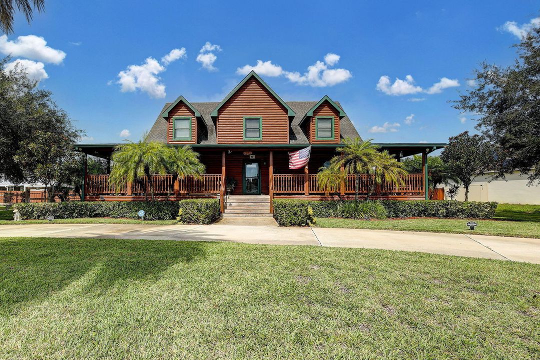 For Sale: $574,999 (3 beds, 3 baths, 2895 Square Feet)