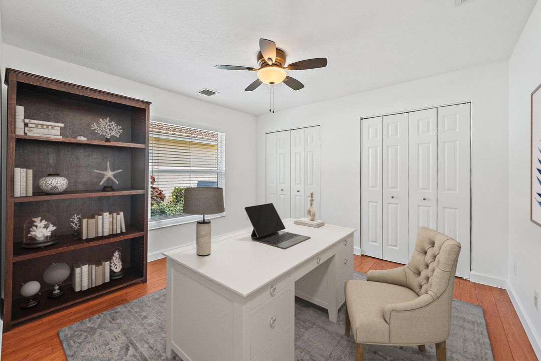 合同活跃: $1,050,000 (4 贝兹, 2 浴室, 2400 平方英尺)