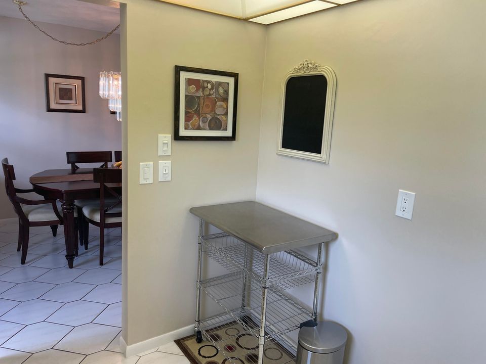 For Sale: $74,900 (1 beds, 1 baths, 901 Square Feet)