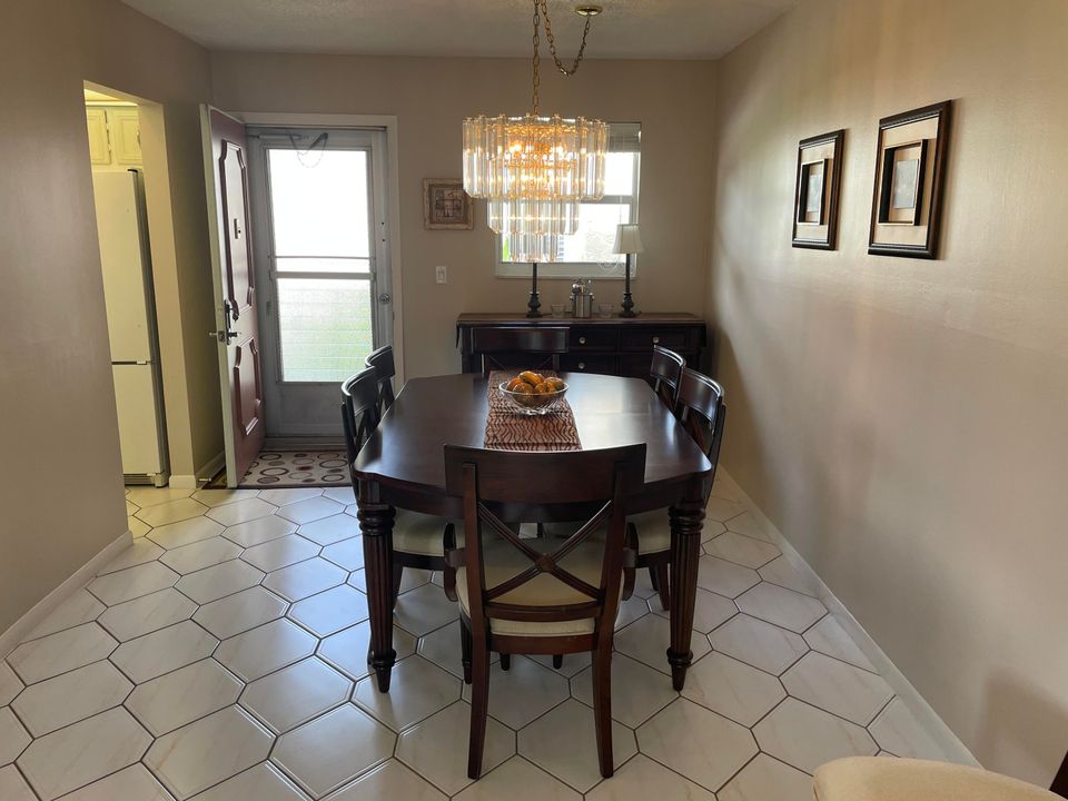 For Sale: $74,900 (1 beds, 1 baths, 901 Square Feet)