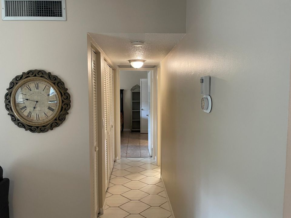 For Sale: $74,900 (1 beds, 1 baths, 901 Square Feet)