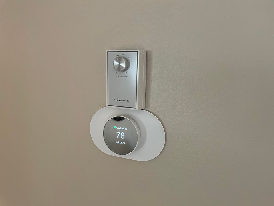 For Sale: $74,900 (1 beds, 1 baths, 901 Square Feet)