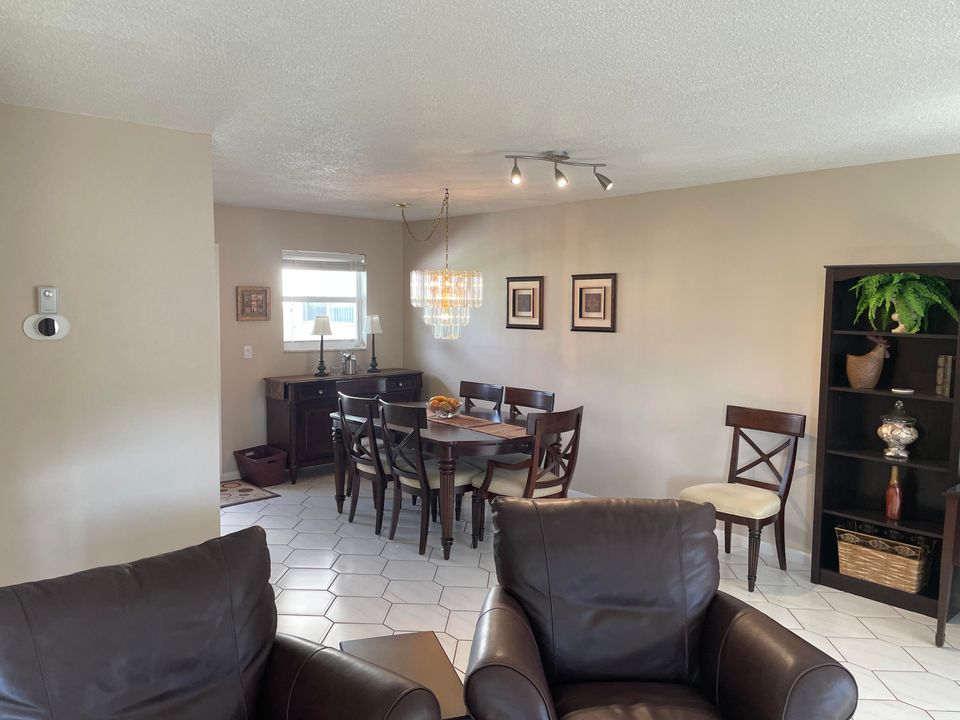 For Sale: $74,900 (1 beds, 1 baths, 901 Square Feet)