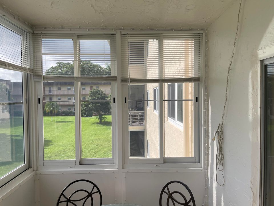 For Sale: $74,900 (1 beds, 1 baths, 901 Square Feet)