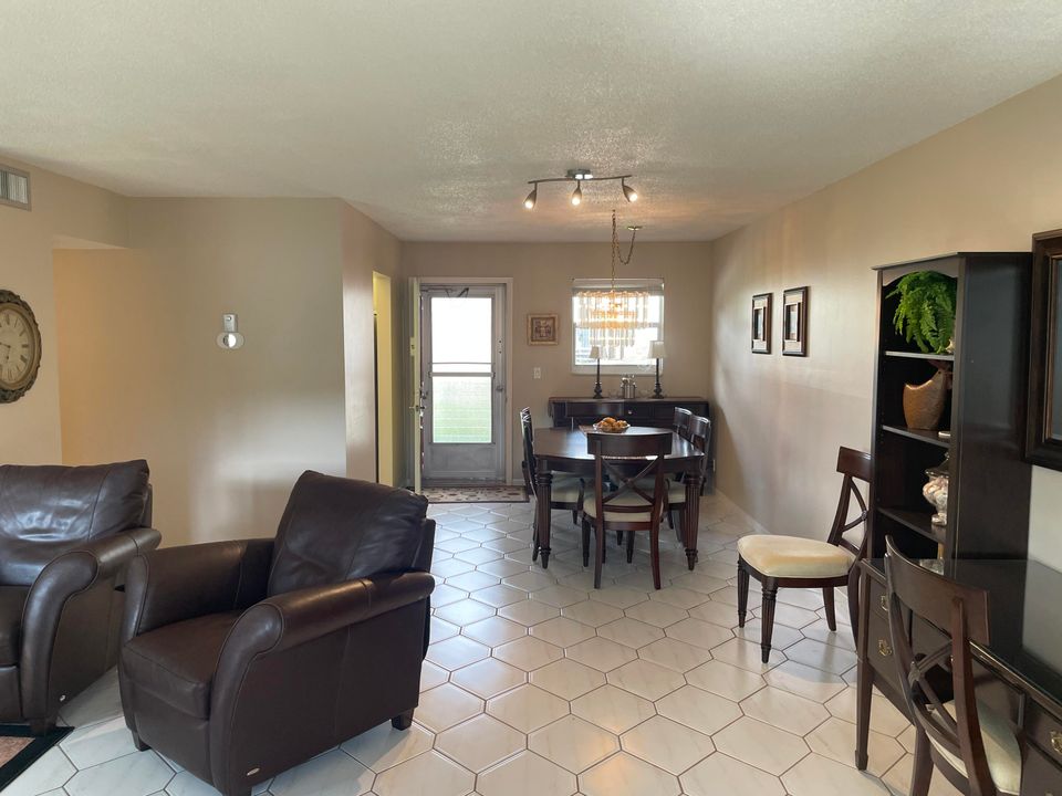 For Sale: $74,900 (1 beds, 1 baths, 901 Square Feet)