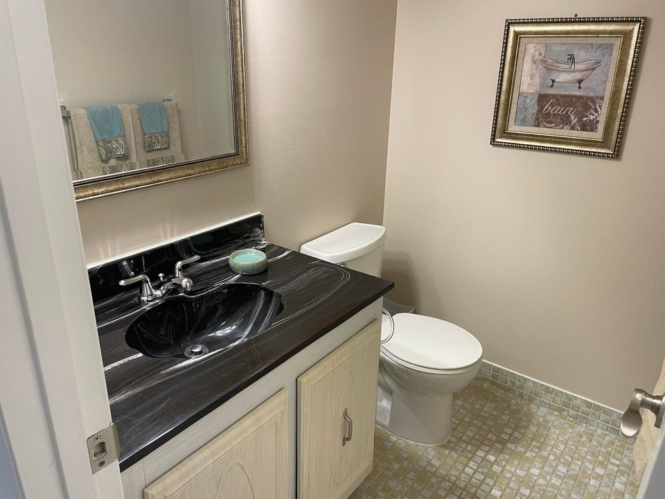 For Sale: $74,900 (1 beds, 1 baths, 901 Square Feet)