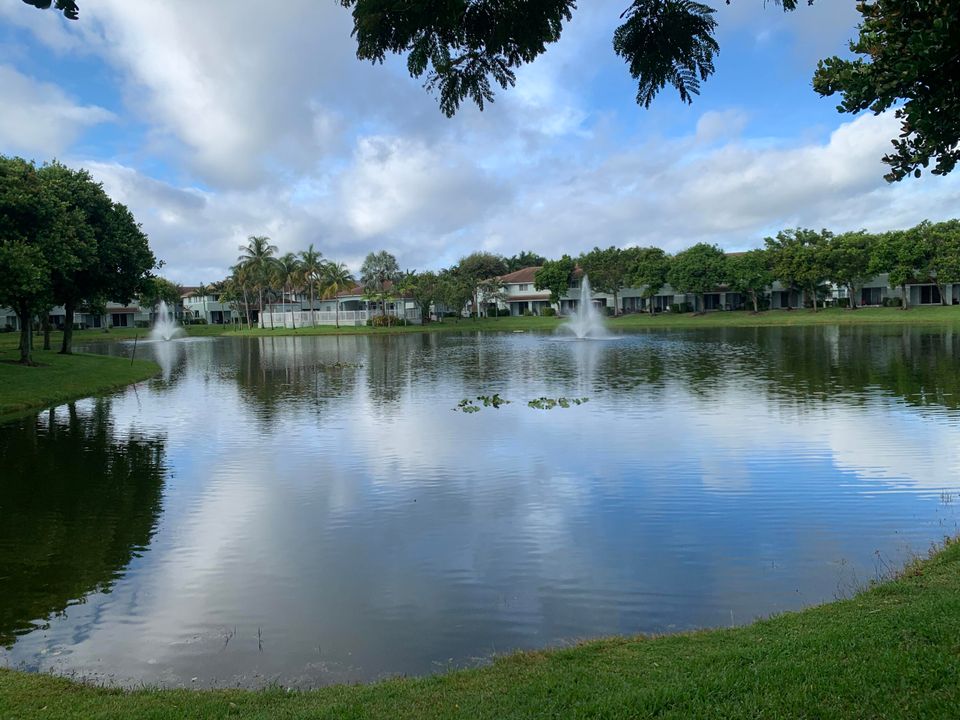 合同活跃: $2,200 (3 贝兹, 2 浴室, 1556 平方英尺)