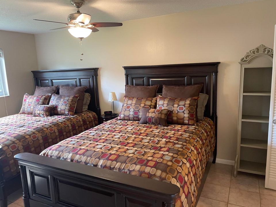 For Sale: $74,900 (1 beds, 1 baths, 901 Square Feet)