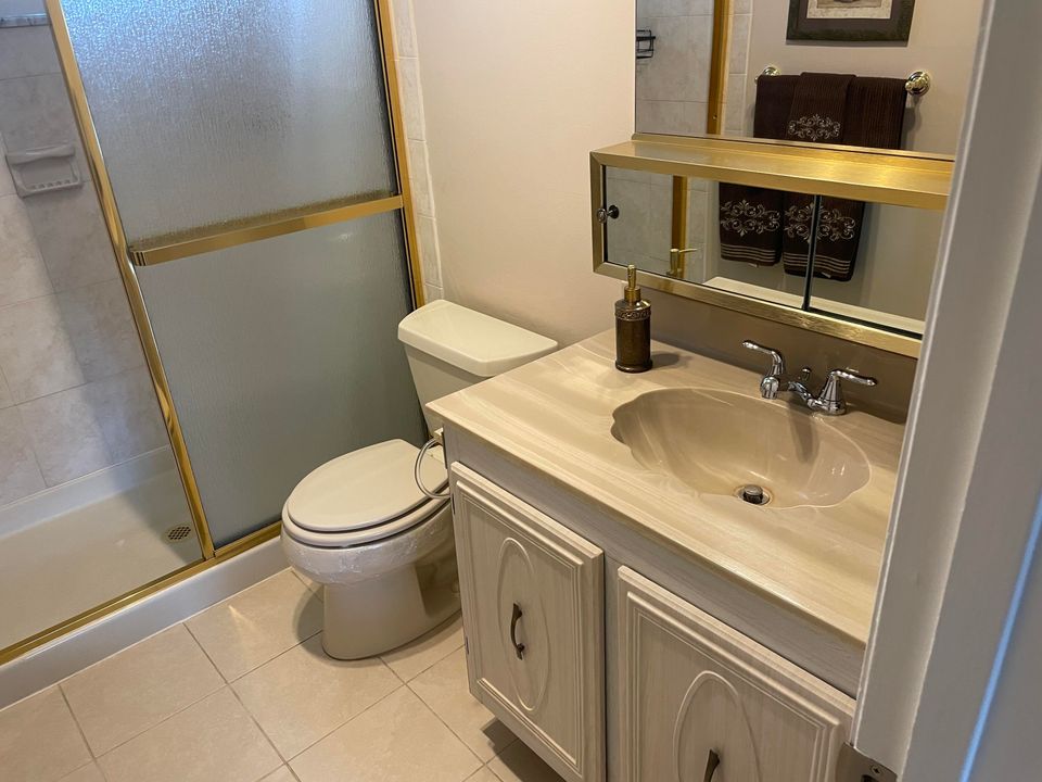 For Sale: $74,900 (1 beds, 1 baths, 901 Square Feet)