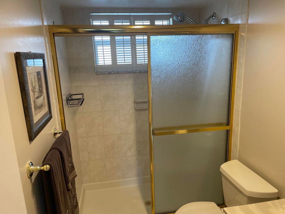 For Sale: $74,900 (1 beds, 1 baths, 901 Square Feet)