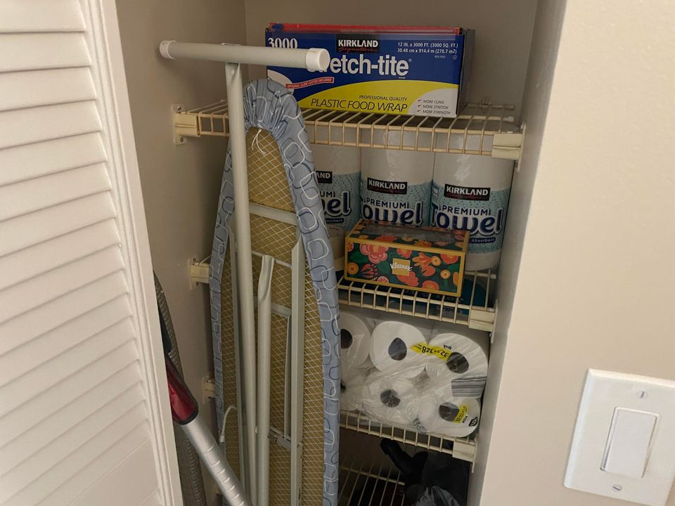 For Sale: $74,900 (1 beds, 1 baths, 901 Square Feet)