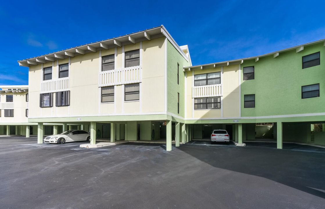 For Sale: $499,990 (1 beds, 1 baths, 937 Square Feet)