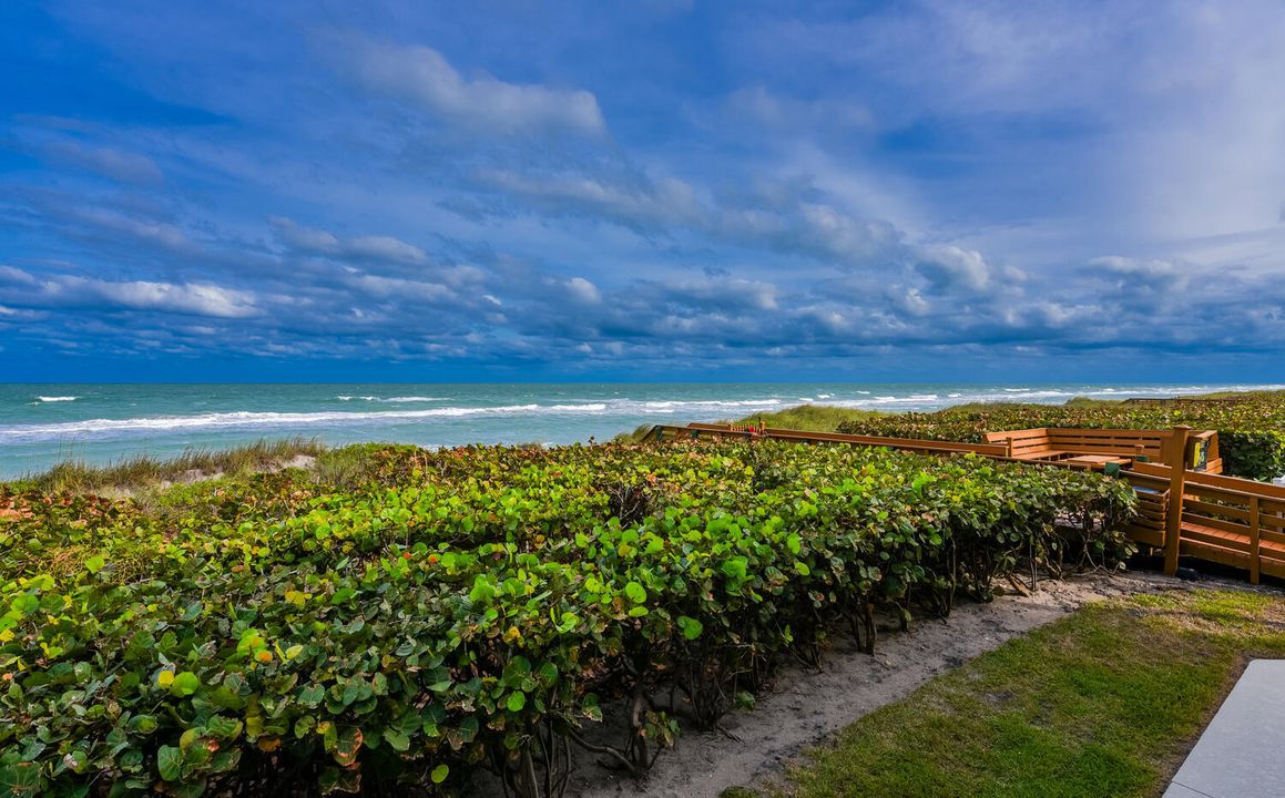 For Sale: $499,990 (1 beds, 1 baths, 937 Square Feet)