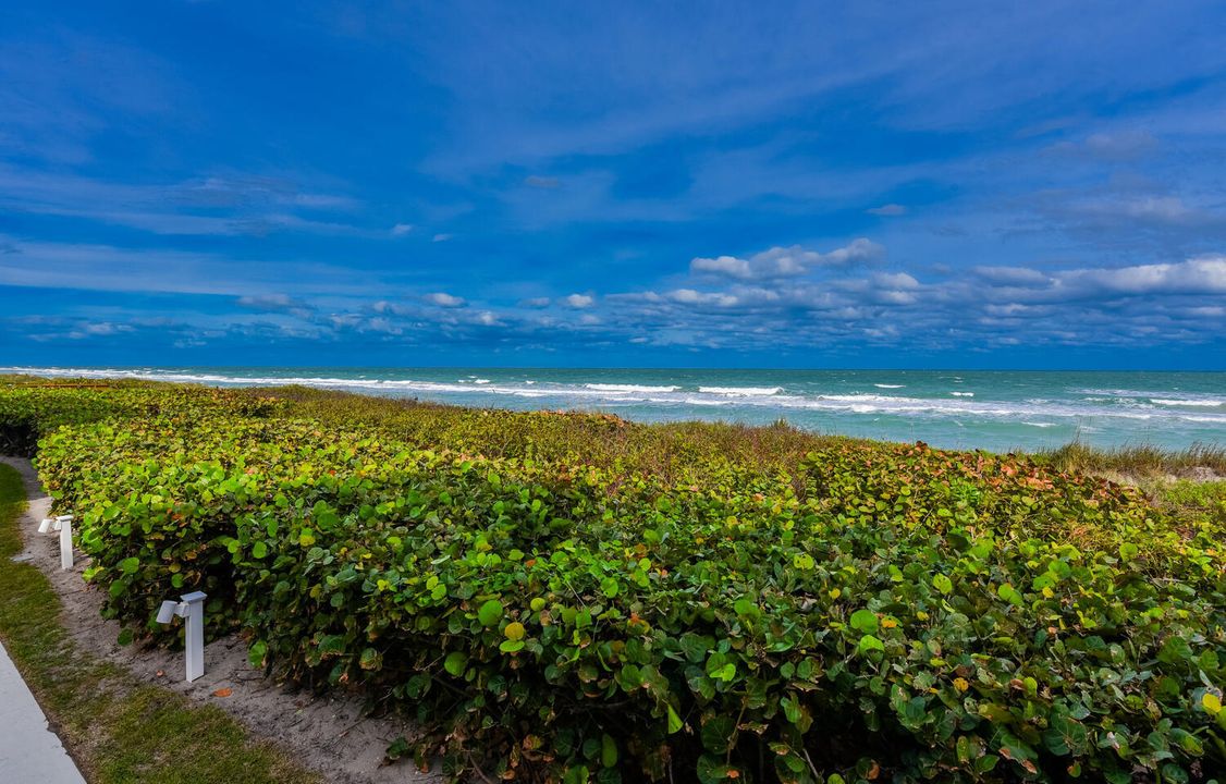 For Sale: $499,990 (1 beds, 1 baths, 937 Square Feet)