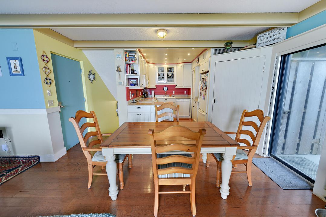 For Sale: $499,990 (1 beds, 1 baths, 937 Square Feet)