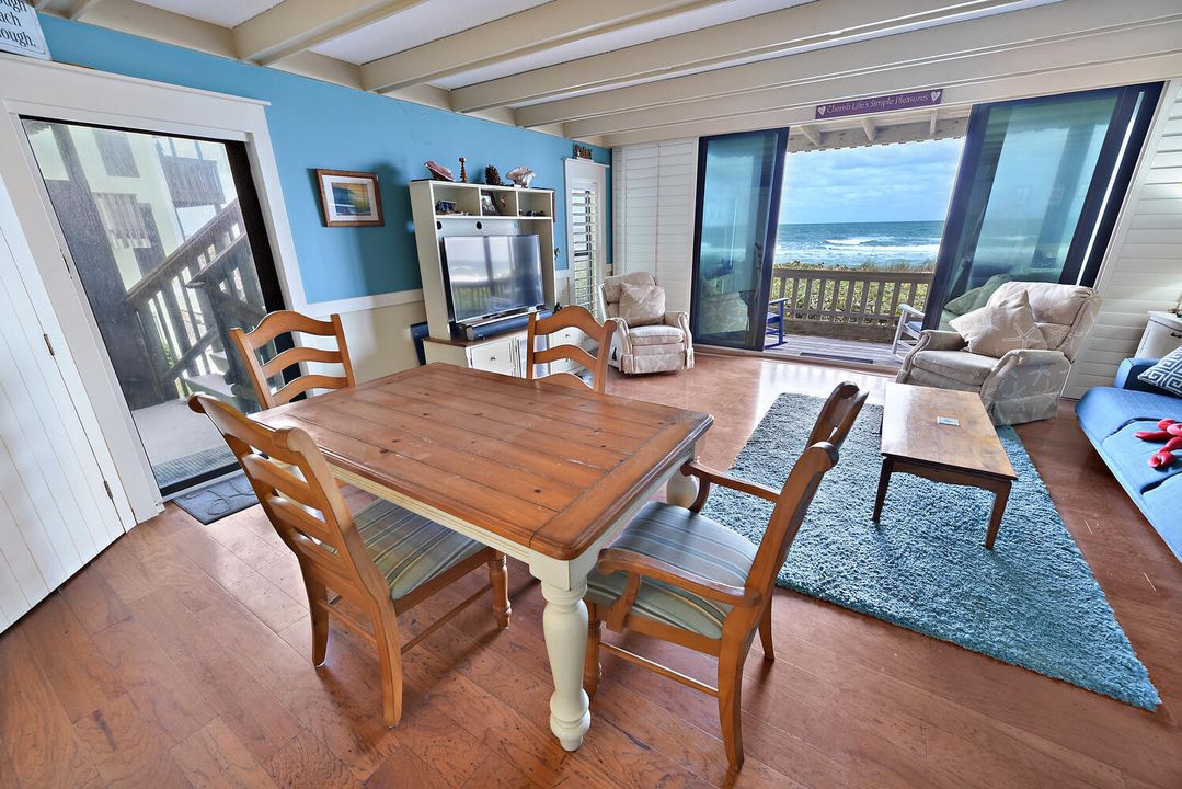 For Sale: $499,990 (1 beds, 1 baths, 937 Square Feet)